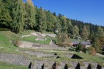 Skansen archeologiczny na Magdalensbergu.
Magdalensberg. Na pierwszym planie, pozostałości świątyni.