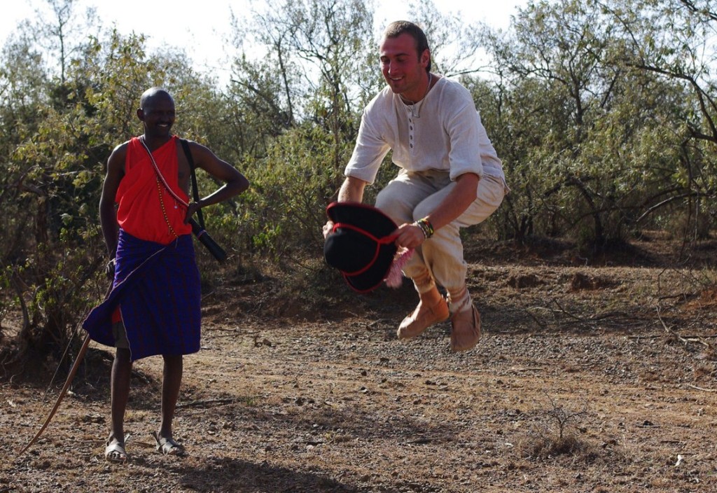 Żywcem w Afryce • Wyprawa górali żywieckich do Afryki – podróż w tradycyjnych strojach przez Kenię, Ugandę i Tanzanię.