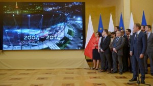 Premier Donald Tusk podczas konferencji prasowej na temat 10. rocznicy wejścia Polski do Unii Europejskiej. Fot. PAP/Radek Pietruszka