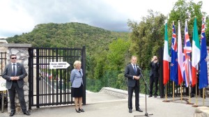 Prezes Związku Polaków we Włoszech Joanna Heymann Salwade oraz Premier Donald Tusk, przy uroczystym otwarciu Muzeum.