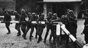 Propagandafoto: Deutsche Soldaten an der polnischen Grenze, Foto: Bundesarchiv, / Hans Sönnke 