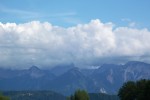 Możliwe, że ten widok niewiele się zmienił od czasów, gdy przez Europę transportowano bursztyn nazywany „złotem północy”. Panorama Alp, z miasteczka Kerschdorf.